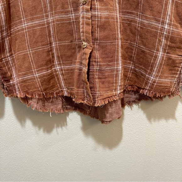 Hem & Thread Raw Edge Button Down - Picture 9 of 10